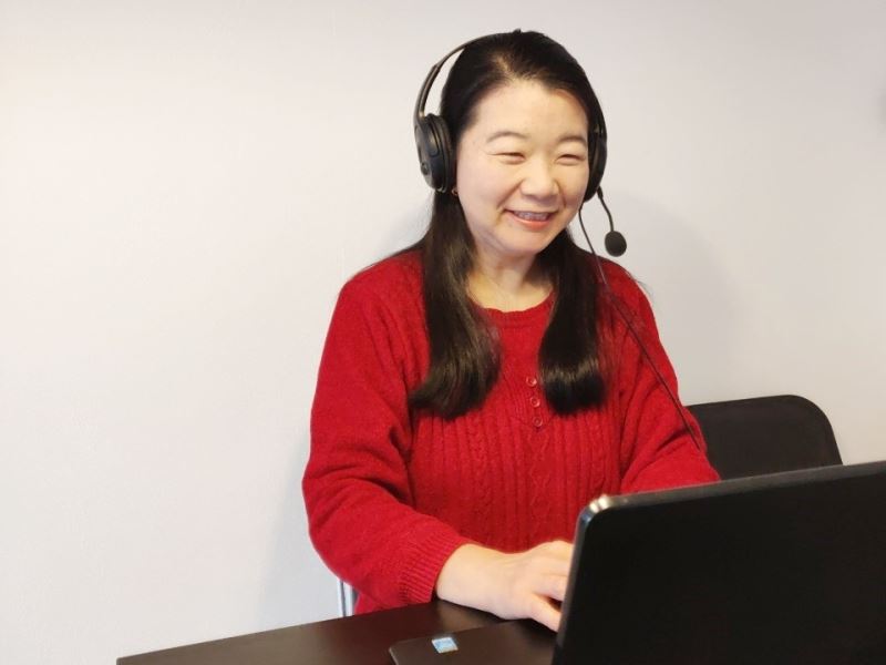 金舜華の韓国語教室の金舜華先生がSkypeでオンライン韓国語レッスンを行っている時に撮った写真。